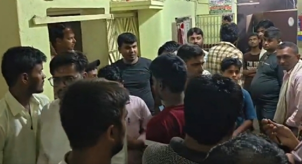 एक निजी क्लीनिक में कार्यरत नर्स का संदिग्ध परिस्थितियों में शव मिलने से इलाके में सनसनी फैली एक निजी क्लीनिक में कार्यरत नर्स का संदिग्ध परिस्थितियों में शव मिलने से इलाके में सनसनी फैली