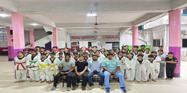 ताइक्वांडो कलर बेल्ट टेस्ट में मौजूद खिलाड़ी। ताइक्वांडो कलर बेल्ट टेस्ट में मौजूद खिलाड़ी।