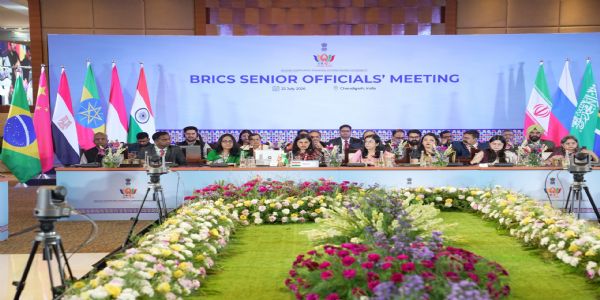 ब्रिक्स सम्मेलन में भाग लेते विभिन्न देशाें आयुष एवं स्वास्थ्य विभाग के प्रतिनिधि ब्रिक्स सम्मेलन में भाग लेते विभिन्न देशाें आयुष एवं स्वास्थ्य विभाग के प्रतिनिधि