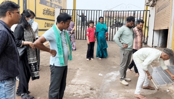 बिना लाइसेंस उर्वरक-कीटनाशक का भंडारण और निर्माण कर रहे दो गोदाम सील