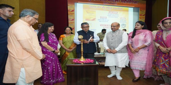 चंडीगढ़ में शतायु संघ और महिला सहभागिता विषय पर आयोजित सारगर्भित संवाद कार्यक्रम में पंजाब के राज्यपाल गुलाब चंद कटारिया और दिल्ली विधानसभा अध्यक्ष विजेंद्र गुप्ता