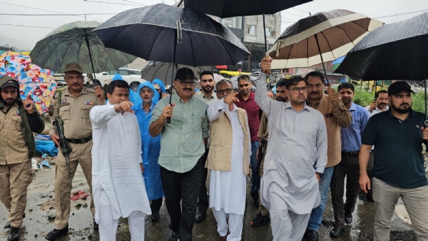 Heavy damage caused by floods in Rajouri; ministers took stock of the situation