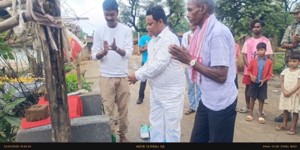 विधायक ने कुरकुट्टा गांव में किया पीसीसी सड़क का उद्घाटन