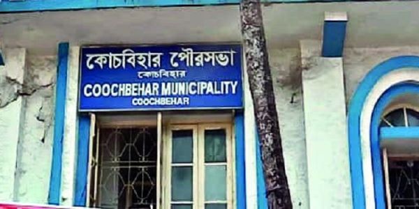 कूचबिहार नगर पालिका में बड़ा राजनीतिक उलटफेर, वाइस चेयरमैन समेत चार पार्षदों का इस्तीफा