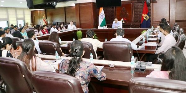 उप्र डीजीपी ने प्रशिक्षु पीसीएस अधिकारियों से मुलाकात की,साझा किया अनुभव