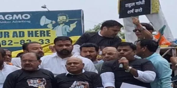 भोपाल: कांग्रेस के दिल्ली प्रदर्शन के विरोध में सड़कों पर उतरी भाजपा, पुलिस ने पीसीसी दफ्तर जाने से रोका
