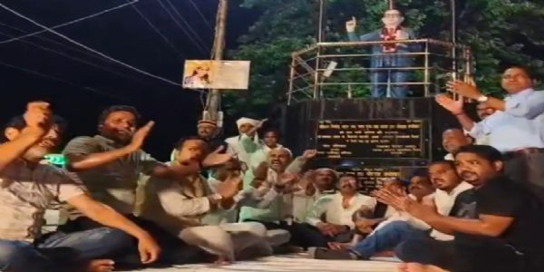 रायबरेली : राहुल गांधी व प्रियंका की गिरफ्तारी पर कांग्रेस कार्यकर्ताओं ने किया विराेध प्रदर्शन