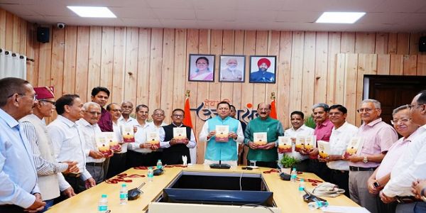 मुख्यमंत्री धामी ने ‘सेवा विधि’ पुस्तक का विमोचन किया, बोले- सत्यनिष्ठा और पारदर्शिता से करें जनसेवा