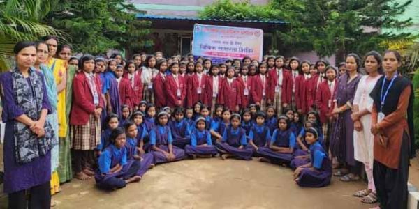 विधिक सेवा प्राधिकरण ने कस्तूरबा गांधी विद्यालय की छात्राओं को किया जागरूक