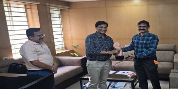 विदिशाः जनगणना निदेशक ने कलेक्टर से की सौजन्य भेंट, तैयारियों की हुई समीक्षा