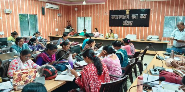 प्रधानमंत्री मातृ वंदना और मुख्यमंत्री कन्या उत्थान योजना के शत-प्रतिशत लक्ष्य के लिए विशेष कैंप आयोजित