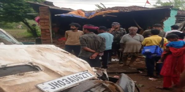 घर में घुसी स्कॉर्पियो, चालक सहित दो की मौत