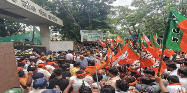 जेपीएससी कार्यालय के घेराव के बाद कांग्रेस कार्यालय पहुंचे भाजयुमो कार्यकर्ता, परीक्षा परिणाम रद्द करने की मांग तेज