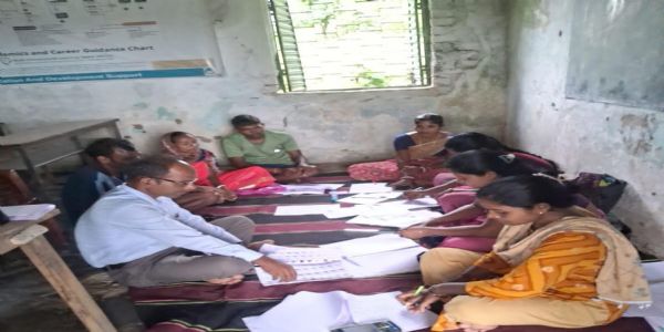 खूंटी में एसआईआर के तहत बीएलओ-बीएलए की संयुक्त बैठक, मतदाता सूची को त्रुटिरहित बनाने पर जोर