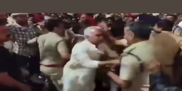 जबलपुरः कांग्रेस के प्रदर्शन में झड़प मामले में पुलिस ने दर्ज की एफआईआर