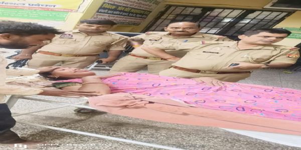 औरैया : यूपी 112 की तत्परता से बची महिला की जान, फंदे से उतारकर पहुंचाया अस्पताल