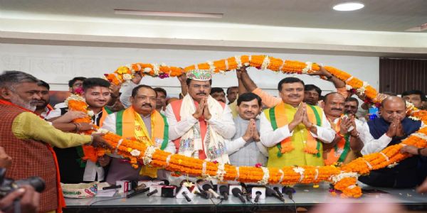 मिलन समारोह में भाजपा प्रदेश अध्यक्ष ने विभिन्न दलों के नेताओं का पार्टी में किया स्वागत
