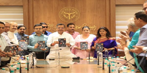 पर्यटन मंत्री ने रूचि चौहान के काव्य संग्रह ’मन के मौसम’ पुस्तक का किया विमोचन