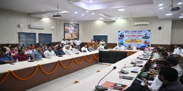 खेत तालाबों में मत्स्य पालन और मोती की खेती अपनाएं किसान, बढ़ेगी आय : जितेंद्र प्रताप सिंह