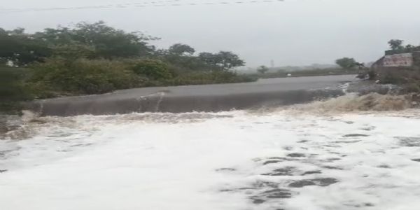 पुष्कर नाग पहाड़ी से झरने निकल पड़े, पवित्र सरोवर में पानी की हुई आवक