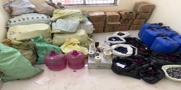नकली अंग्रेजी शराब फैक्ट्री का भंडाफोड़, 13 पेटी शराब व 250 लीटर स्प्रीट बरामद
