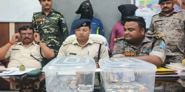 पुलिस ने चोरी का किया खुलासा, दो चोर गिरफ्तार