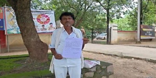 जमीन की रजिस्ट्री कराने के बाद 4.60 लाख रुपये हड़पने का आरोप, एसपी से लगाई न्याय की गुहार