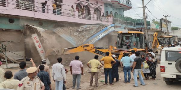 मुख्यमंत्री के दौरे से पहले पुन्हाना में चला अतिक्रमण हटाओ अभियान,दुकानदारों ने किया विरोध