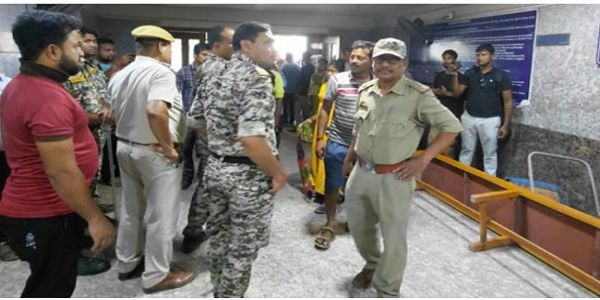 इलाज में लापरवाही का आरोप, मरीज की मौत के बाद अस्पताल में हंगामा