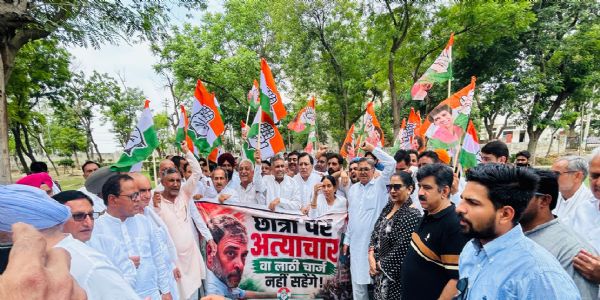 फतेहाबाद में सडक़ों पर उतरी कांग्रेस, दिल्ली में युवाओं पर पुलिसिया कार्रवाई के विरोध में नारेबाजी