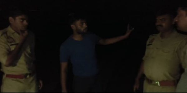 पत्नी से विवाद के बाद युवक ने यमुना पुल से लगाई छलांग, पुलिस ने रेस्क्यू कर बचाई जान