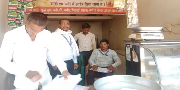 मिथ्या छाप बेसन पर जुर्माना, अमानक पनीर और एफआरके भी जांच में फेल