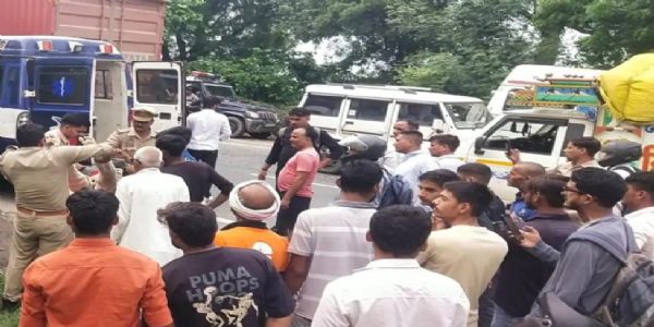 ट्रक की टक्कर से बाइक सवार की मौत