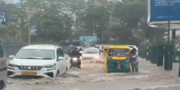 दक्षिण गुजरात में भारी बारिश से रेल सेवा प्रभावित, हेल्पलाइन नंबर जारी