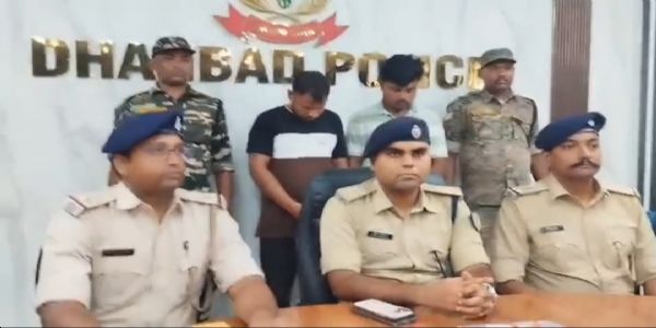 धनबाद में प्रिंस खान गैंग की बड़ी साजिश नाकाम, दो बदमाश हथियार और बम के साथ गिरफ्तार
