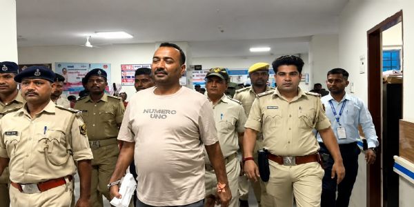 सीवान जेल में कुख्यात बंदी रईस खान की बिगड़ी तबीयत, कड़ी सुरक्षा में सदर अस्पताल लाया गया