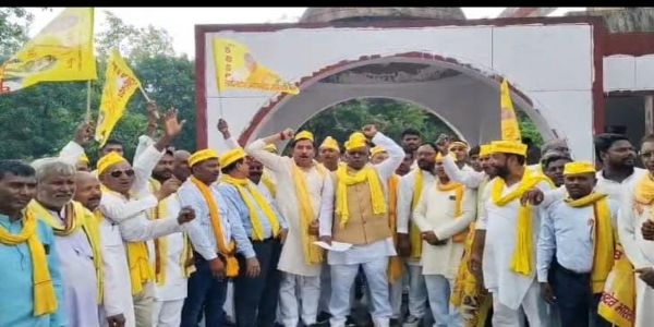 जातिसूचक टिप्पणियों पर सुभासपा का सपा पर तीखा हमला, मुख्यमंत्री के नाम सौंपा ज्ञापन