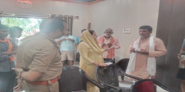 बलिया : हाइटेंशन लाइन की चपेट में आकर पिता-पुत्र की मौत