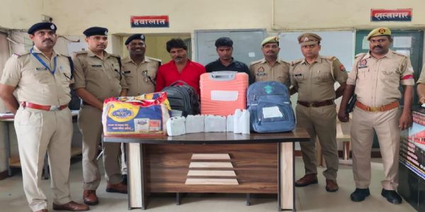 दो लाख से अधिक की अवैध अंग्रेजी शराब के साथ दो तस्कर गिरफ्तार