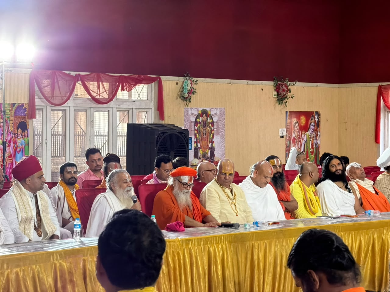 संतों ने की बैठक संतों ने की बैठक