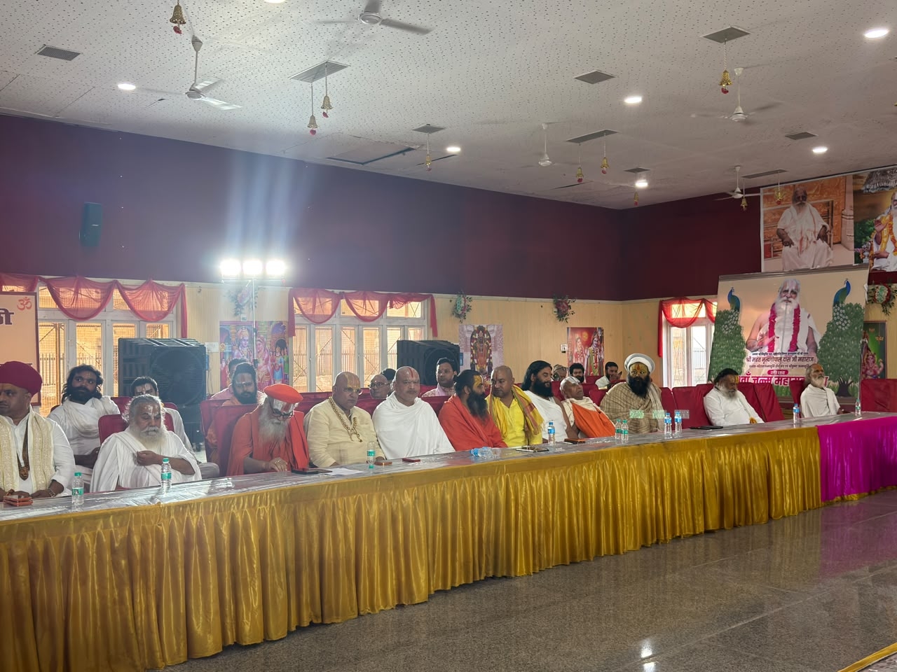 संतों ने की बैठक संतों ने की बैठक