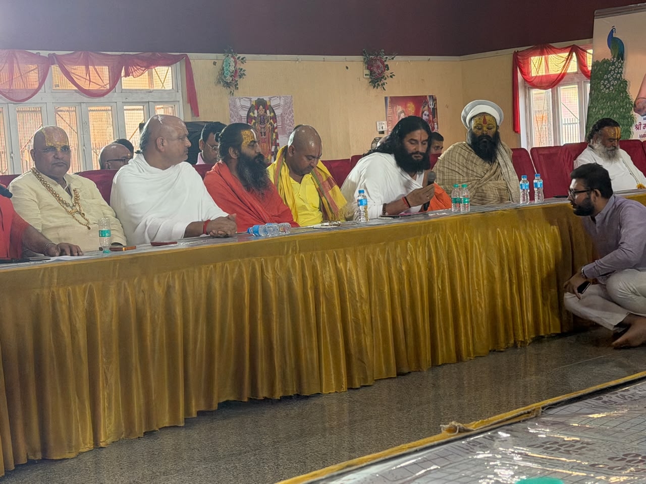 संतों ने की बैठक संतों ने की बैठक