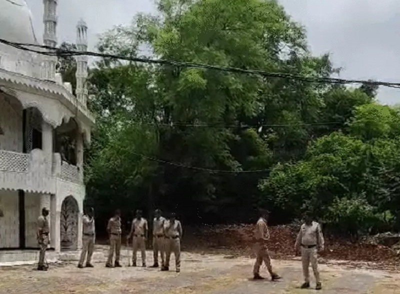 मालीवाड़ा में चालीसपीर दरगाह में तैनात पुलिसकर्मी मालीवाड़ा में चालीसपीर दरगाह में तैनात पुलिसकर्मी