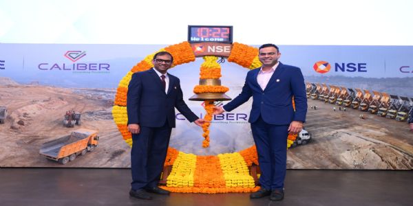 कंपनी के एनएसई पर शेयर लिस्टिंग के दौरान सीएफओ निखिल करवा और सीएमडी मोहित चड्ढा कंपनी के एनएसई पर शेयर लिस्टिंग के दौरान सीएफओ निखिल करवा और सीएमडी मोहित चड्ढा