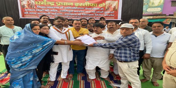 अनूपपुर: कांग्रेस ने छात्रों पर लाठीचार्ज का विरोध में दिया धरना, शिक्षा मंत्री का मांगा इस्तीफा