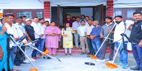 बरसात में राहत कार्य तेज करने को पौड़ी की 55 ग्राम पंचायतों को मिले बुशकटर