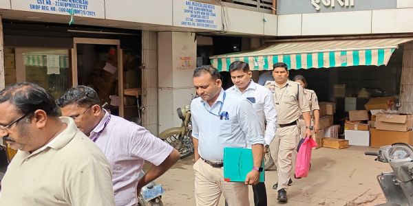 अनिल मेडिकल एजेंसी में ईओडब्ल्यू की छापेमारी, कई दस्तावेज ले गई टीम