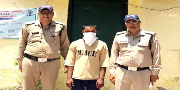 दुष्कर्म, मारपीट, लूट और जान से मारने की धमकी के मामले में इनामी आरोपित गिरफ्तार