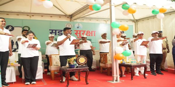 सड़क सुरक्षा-सिविक सेंस के लिए रांची में वॉकथॉन, उत्कृष्ट यातायात कर्मी सम्मानित