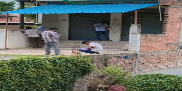 वाराणसी में पड़ाव से डोमरी तक लगभग पांच किमी लम्बी फोरलेन सड़क के लिए नापी शुरू